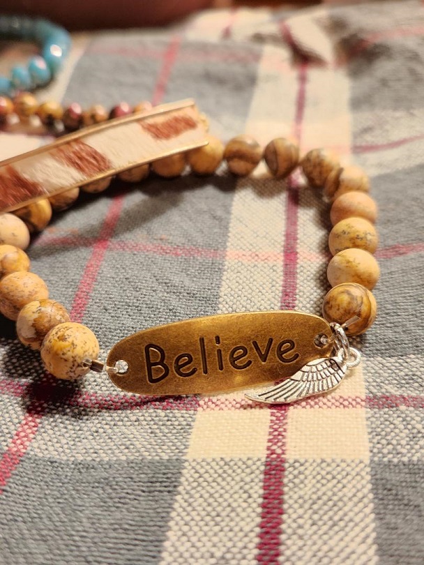 Believe stamped beaded stretch bracelet