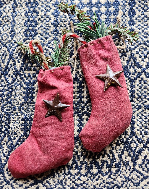 Primitive mini stocking ornament w/ star