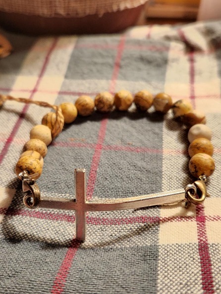 Cross bracelet (beaded)